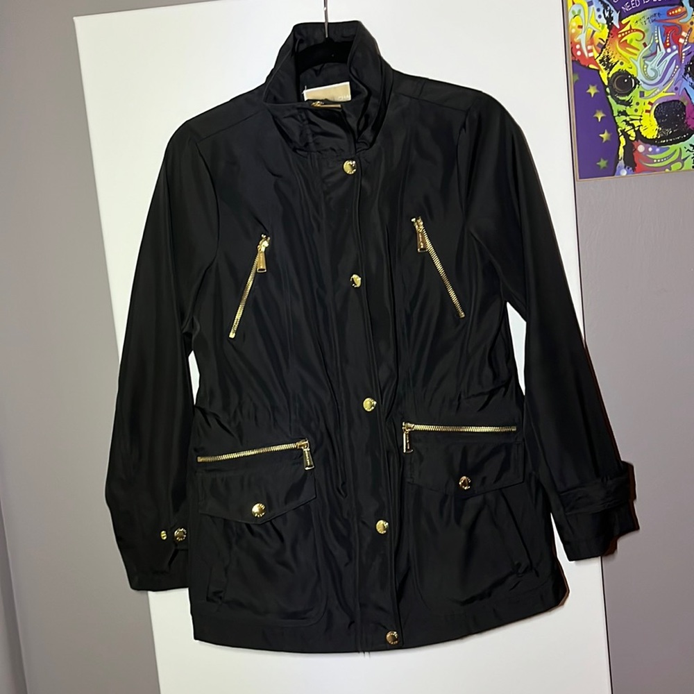 I am selling a Michael Kors jacket. It’s black on the outside gold on the inside